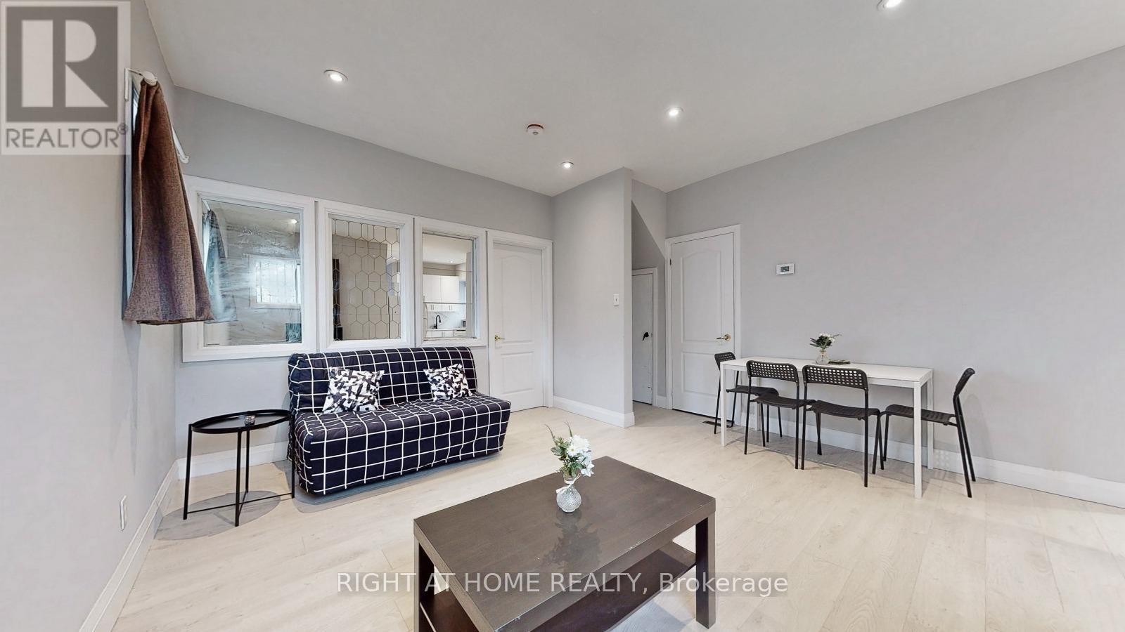 












MAIN - 703 WILSON STREET

,
Hamilton (Gibson),




Ontario
L8L1V5


