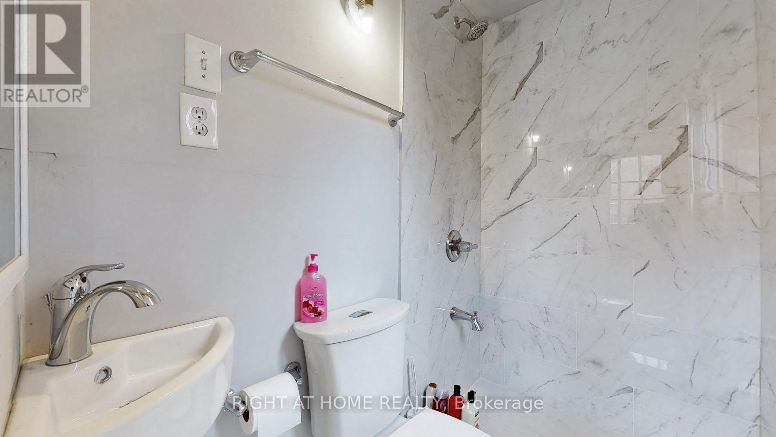 












MAIN - 703 WILSON STREET

,
Hamilton (Gibson),




Ontario
L8L1V5


