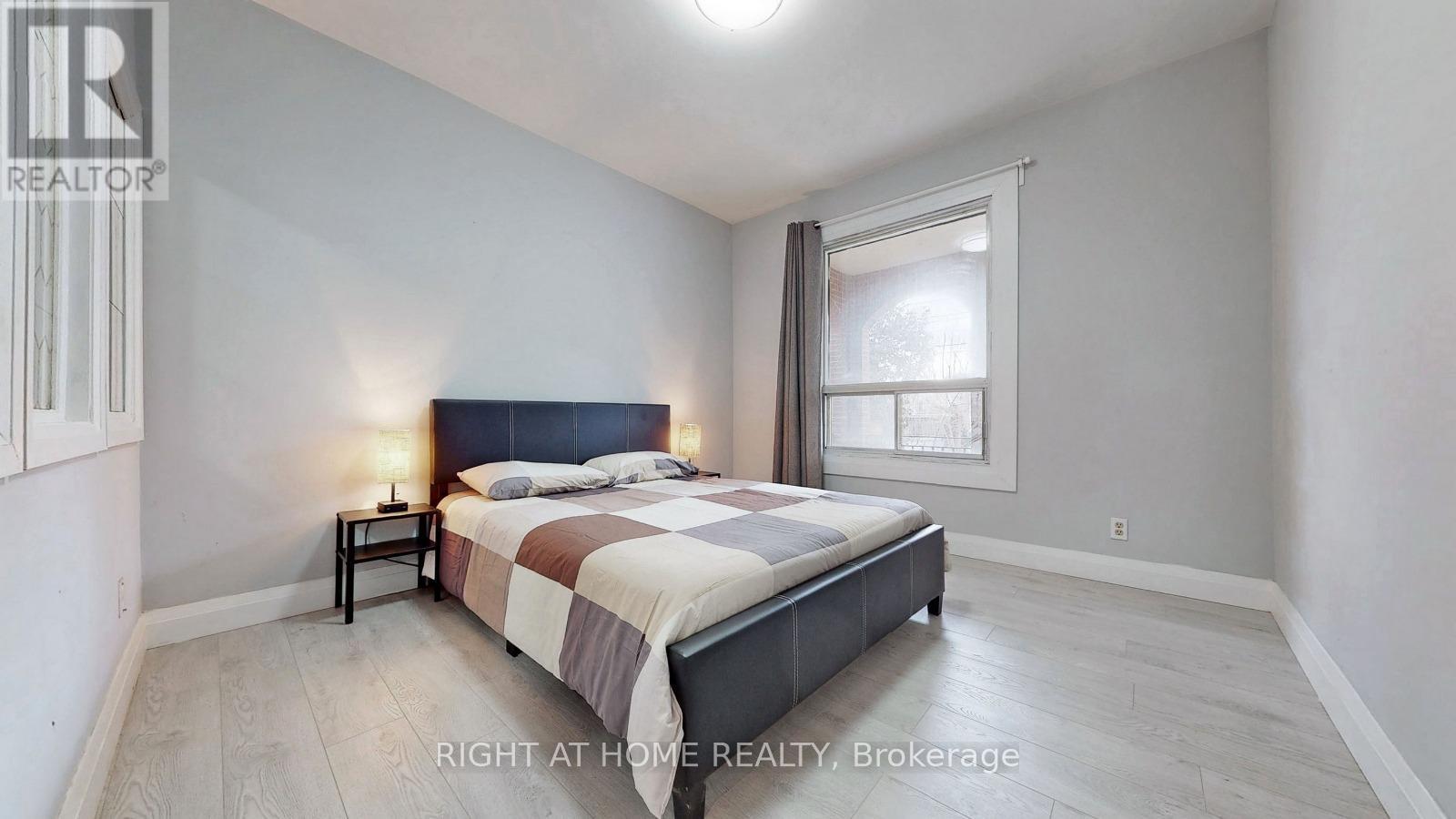 












MAIN - 703 WILSON STREET

,
Hamilton (Gibson),




Ontario
L8L1V5

