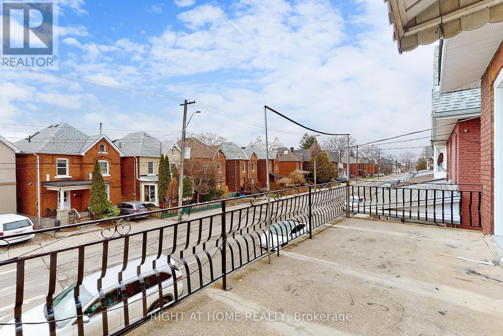 












UPPER - 703 WILSON STREET

,
Hamilton (Gibson),




Ontario
L8L1V5

