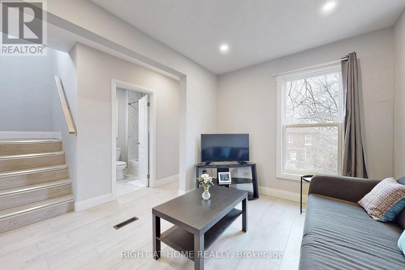 












UPPER - 703 WILSON STREET

,
Hamilton (Gibson),




Ontario
L8L1V5

