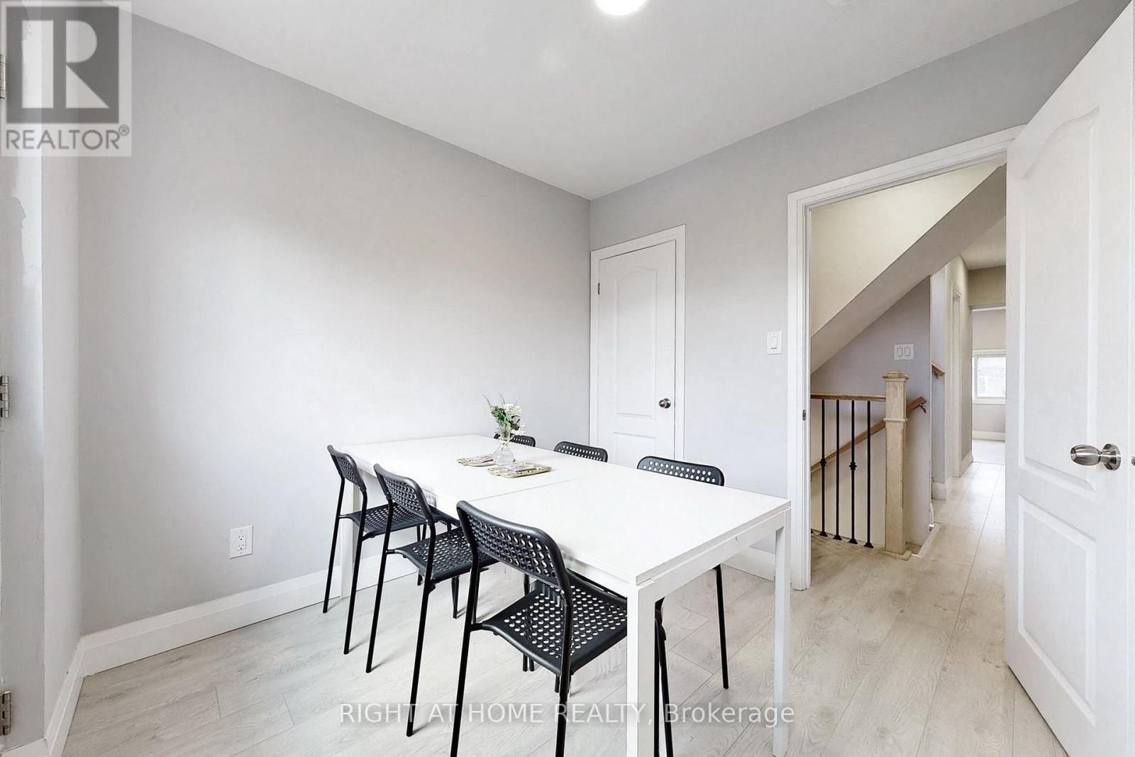 












UPPER - 703 WILSON STREET

,
Hamilton (Gibson),




Ontario
L8L1V5

