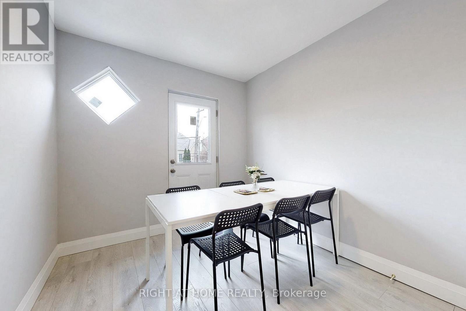 












UPPER - 703 WILSON STREET

,
Hamilton (Gibson),




Ontario
L8L1V5

