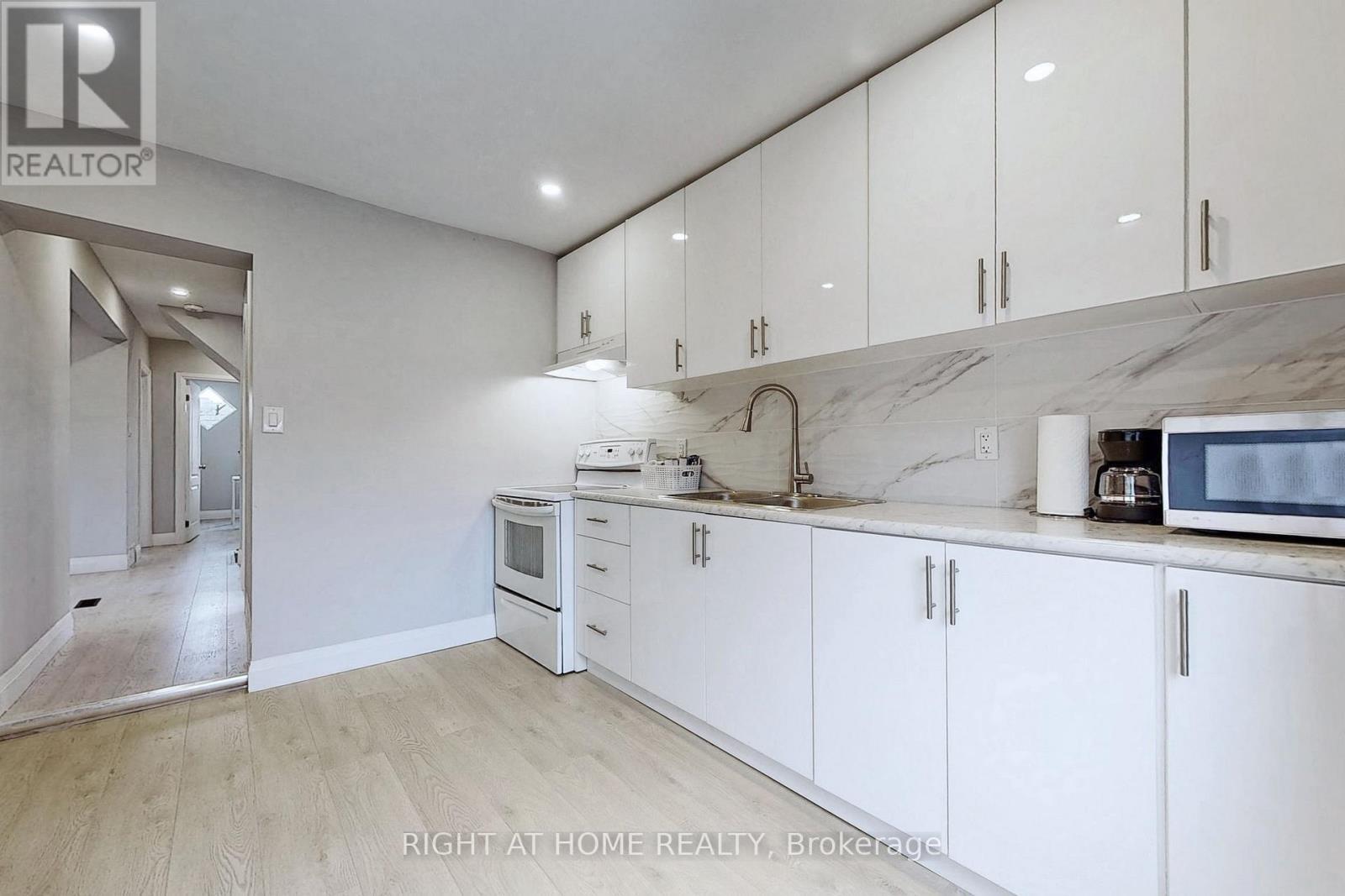 












UPPER - 703 WILSON STREET

,
Hamilton (Gibson),




Ontario
L8L1V5

