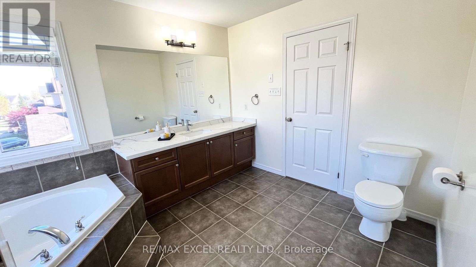












54 GRASSWOOD STREET

,
Kitchener,




Ontario
N2A4L3

