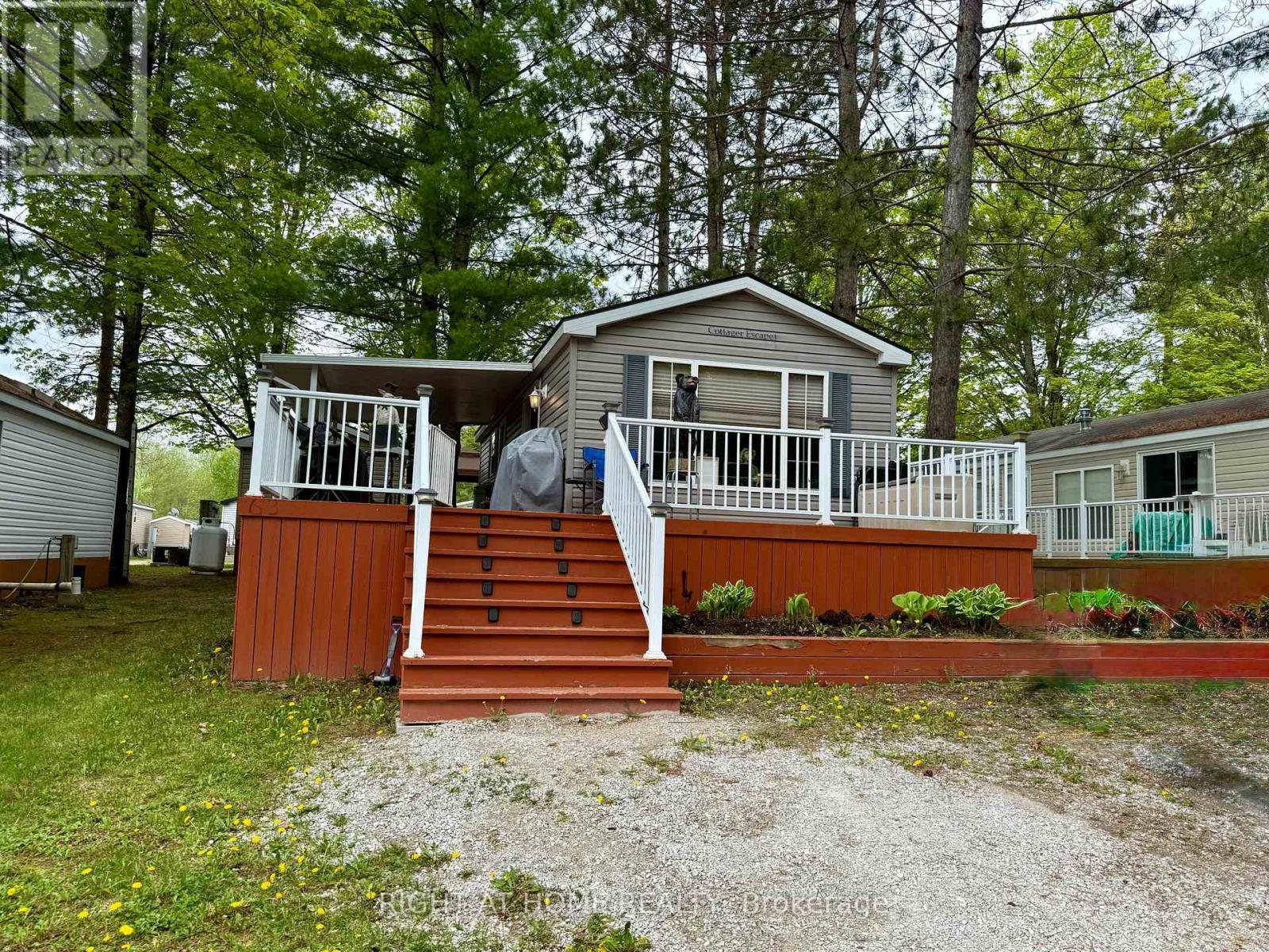 












63 - 1082 SHAMROCK MARINA ROAD

,
Gravenhurst (Morrison),




Ontario
P0E1N0

