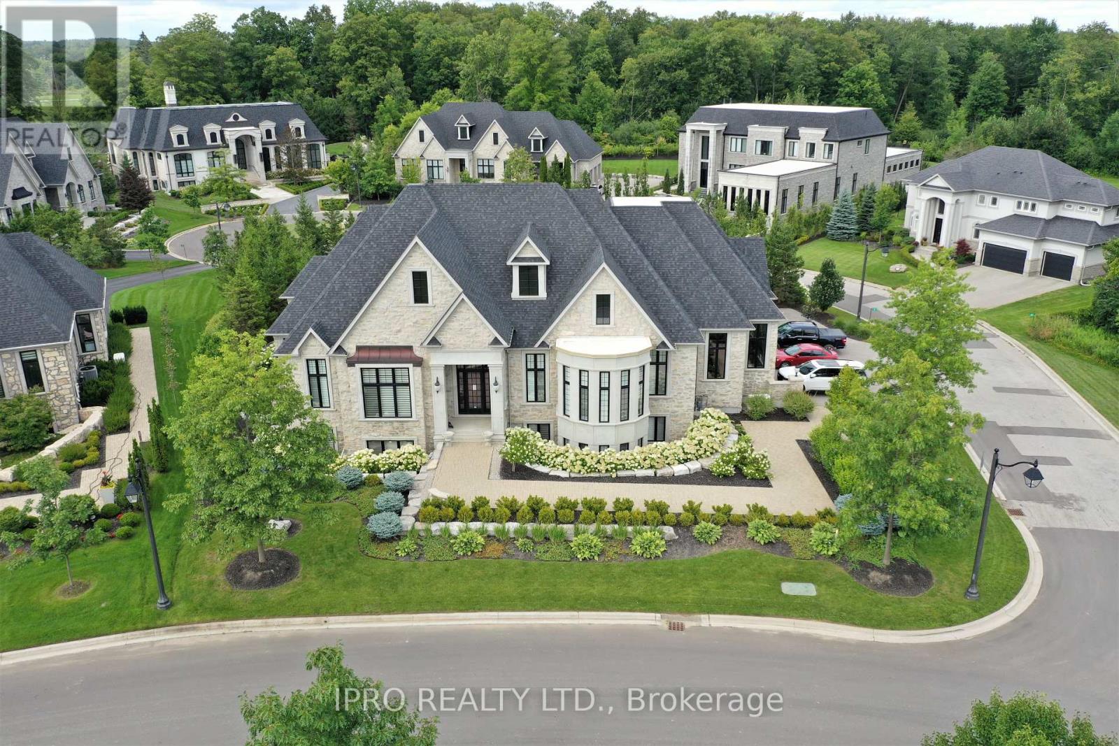 












45 - 11 LAMBETH LANE

,
Puslinch (Crieff/Aikensville/Killean),




Ontario
N0B2J0

