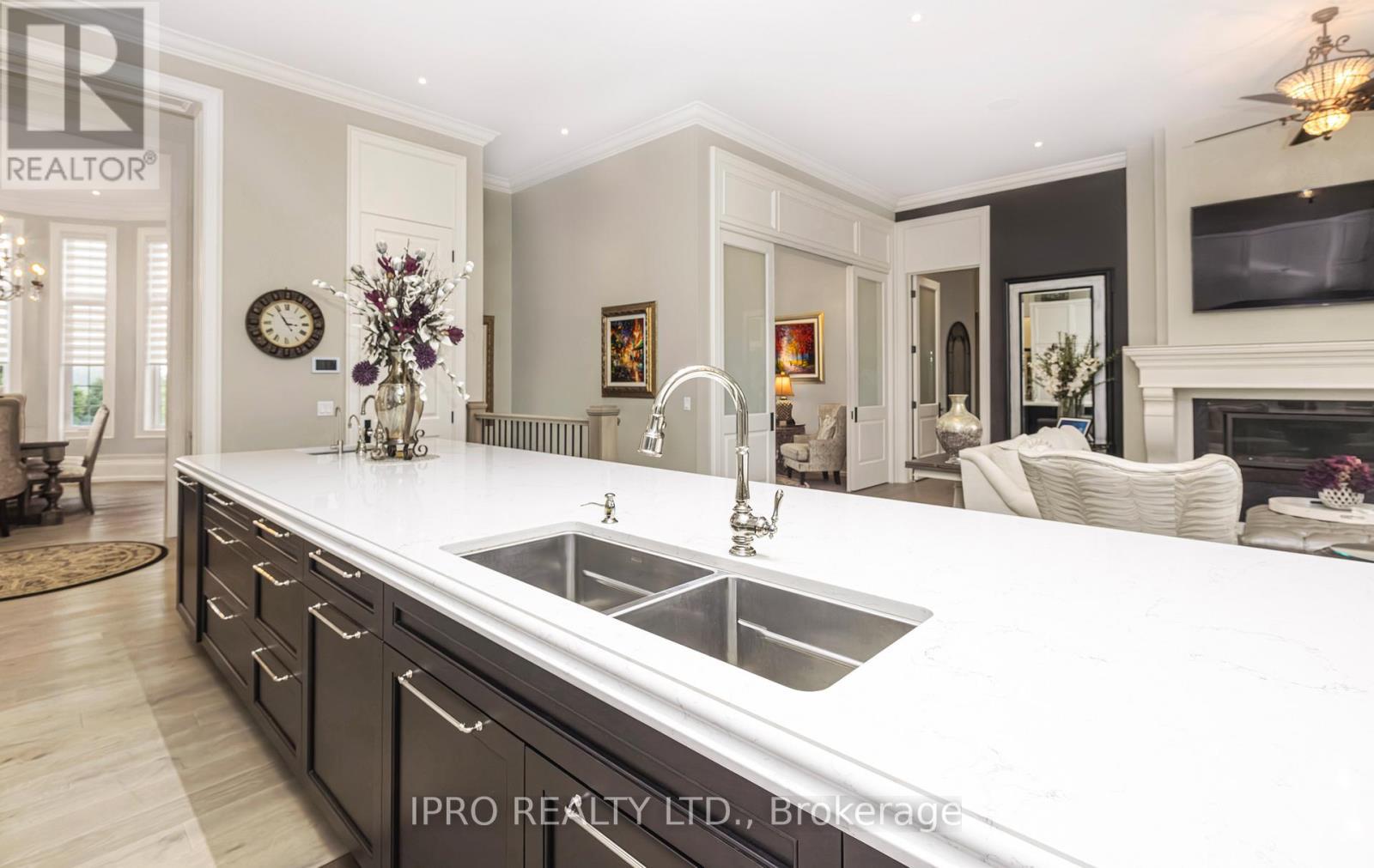 












45 - 11 LAMBETH LANE

,
Puslinch (Crieff/Aikensville/Killean),




Ontario
N0B2J0

