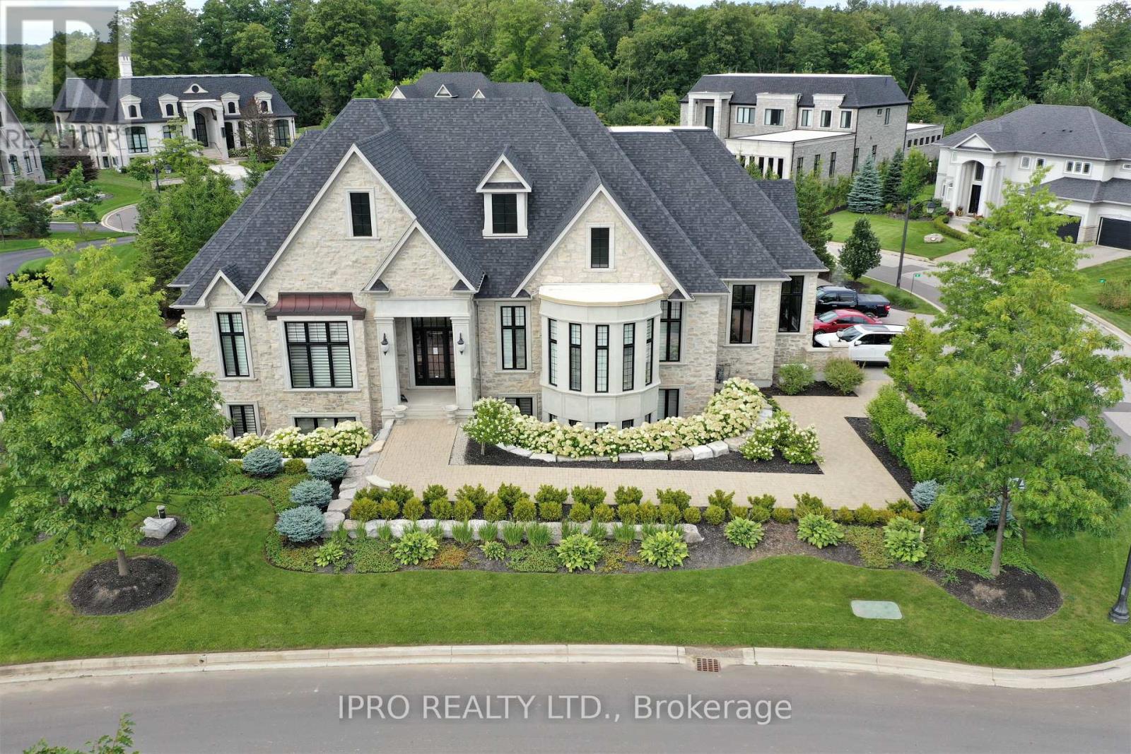 












45 - 11 LAMBETH LANE

,
Puslinch (Crieff/Aikensville/Killean),




Ontario
N0B2J0

