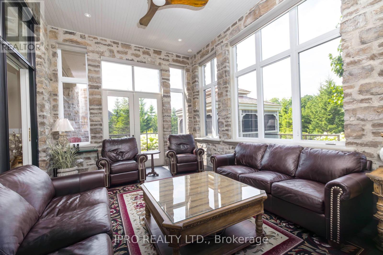 












45 - 11 LAMBETH LANE

,
Puslinch (Crieff/Aikensville/Killean),




Ontario
N0B2J0


