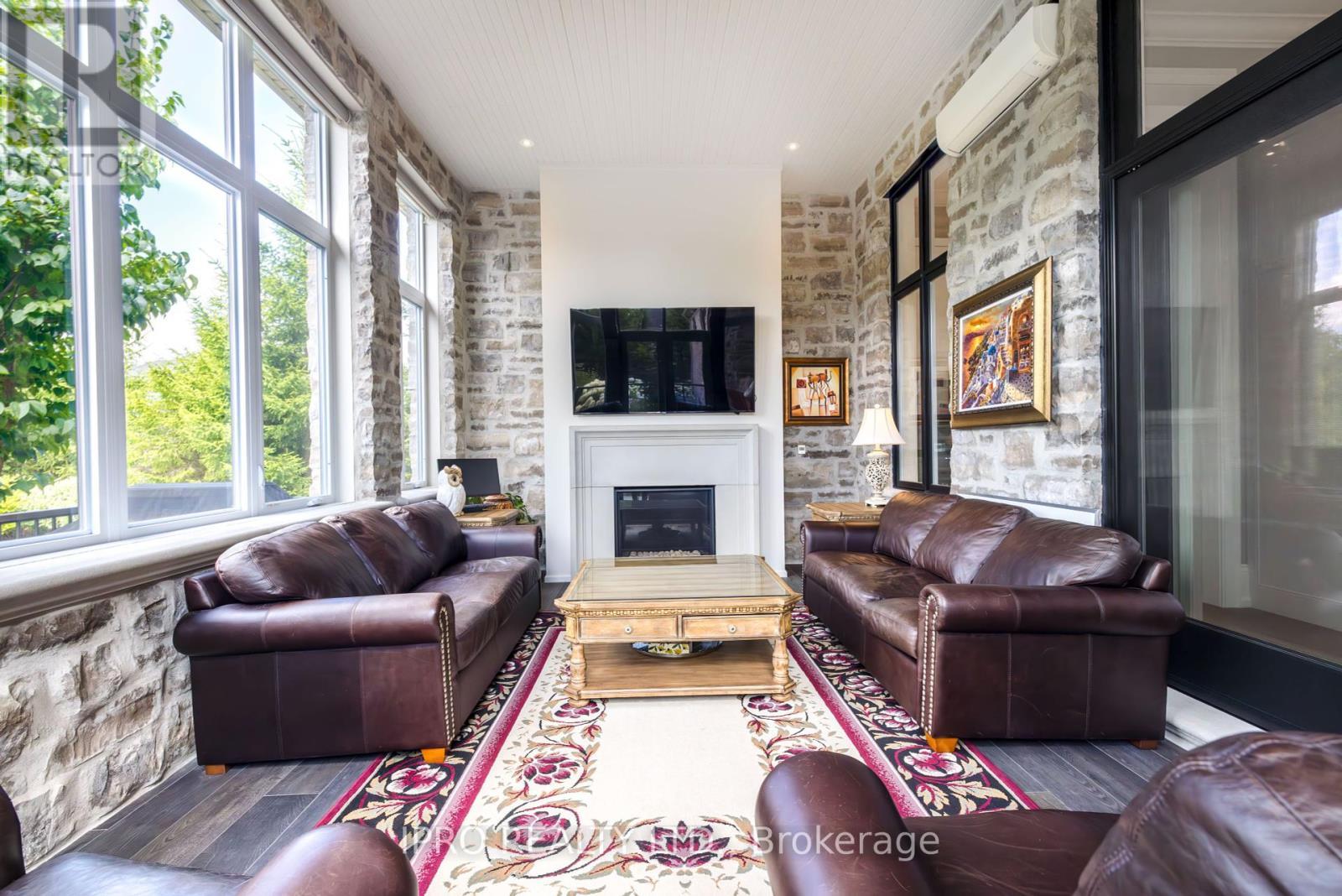 












45 - 11 LAMBETH LANE

,
Puslinch (Crieff/Aikensville/Killean),




Ontario
N0B2J0

