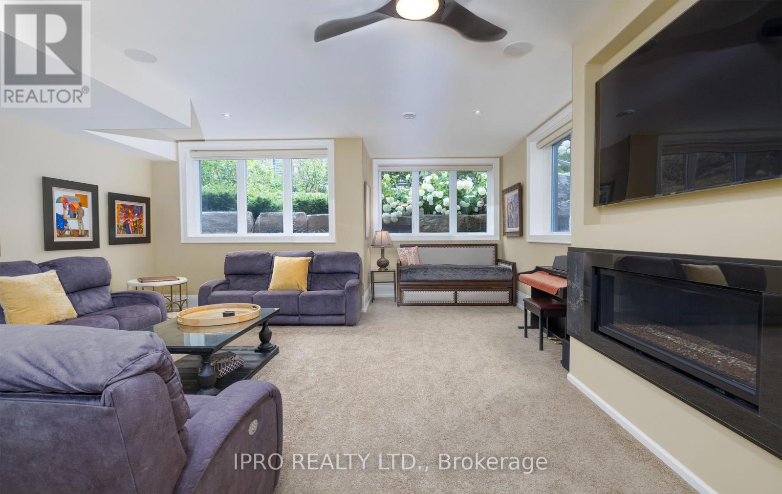 












45 - 11 LAMBETH LANE

,
Puslinch (Crieff/Aikensville/Killean),




Ontario
N0B2J0

