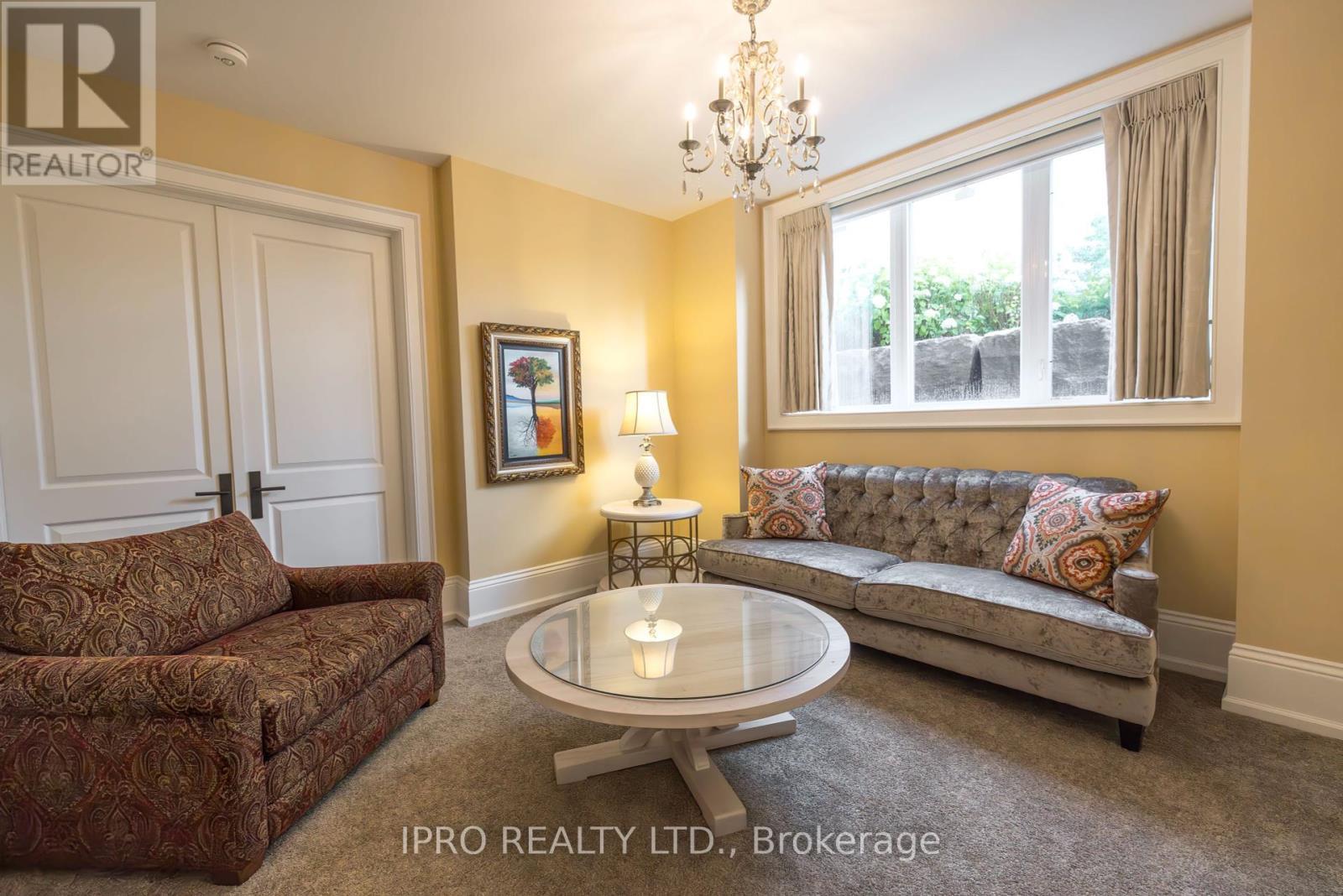 












45 - 11 LAMBETH LANE

,
Puslinch (Crieff/Aikensville/Killean),




Ontario
N0B2J0

