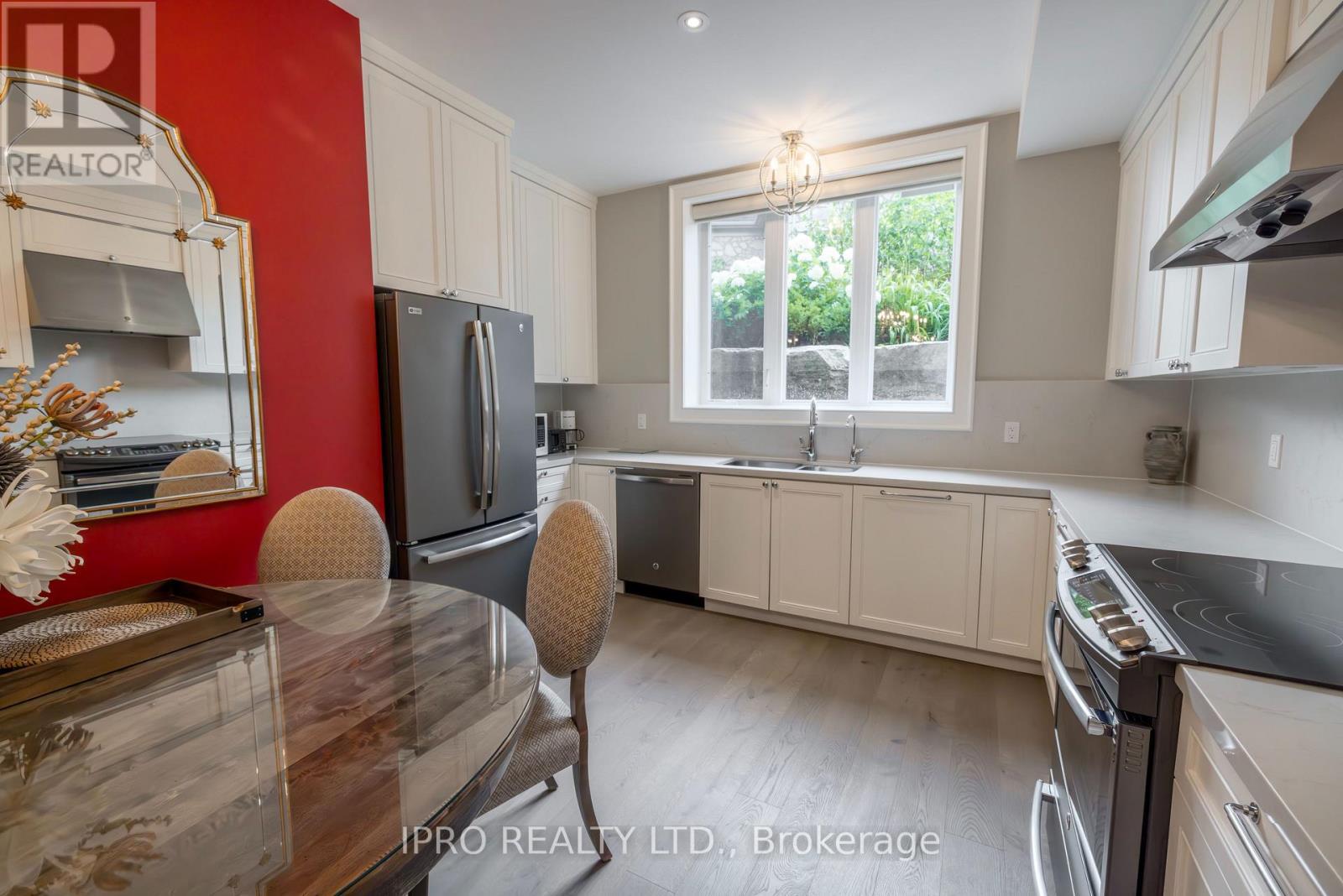












45 - 11 LAMBETH LANE

,
Puslinch (Crieff/Aikensville/Killean),




Ontario
N0B2J0

