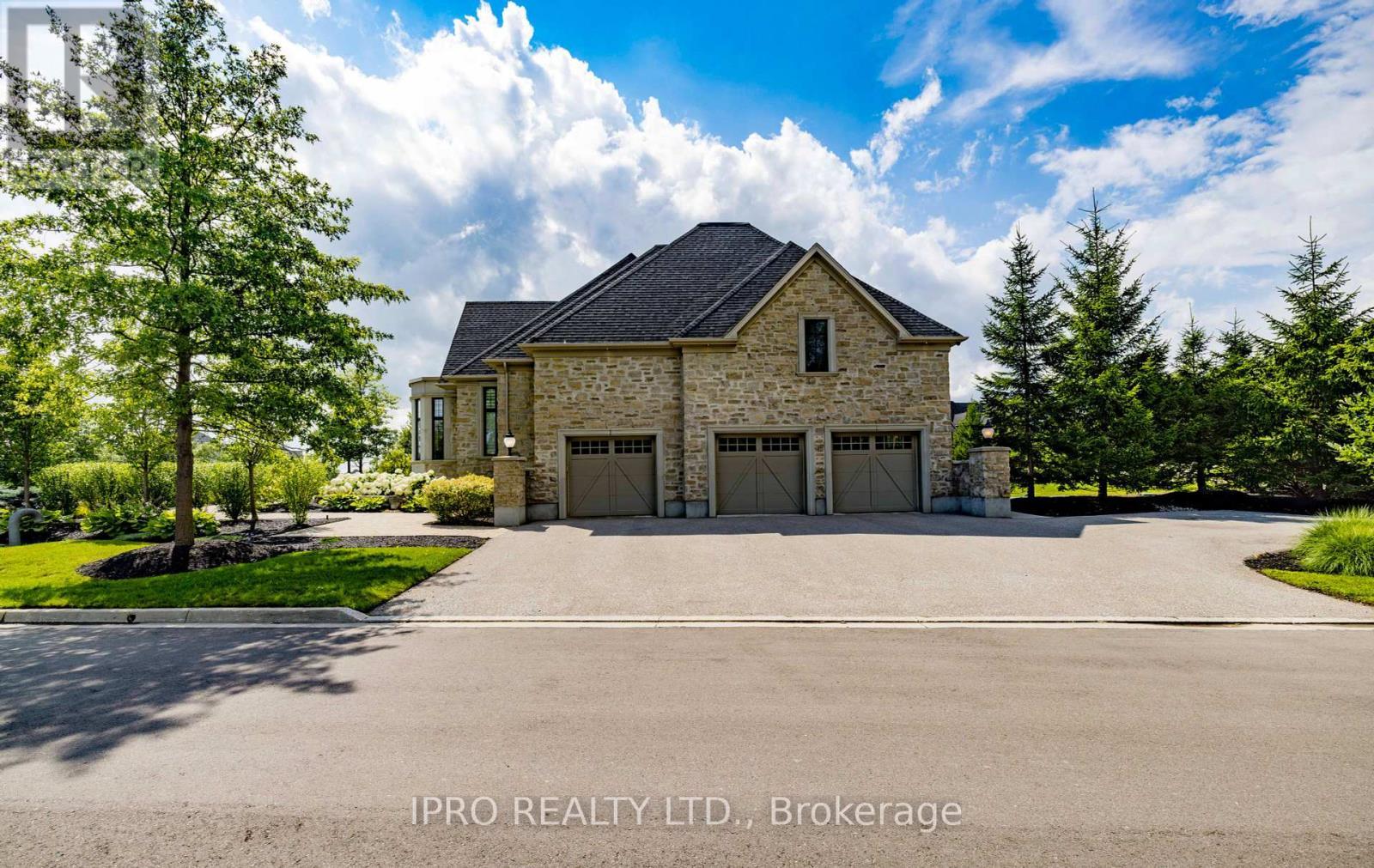 












45 - 11 LAMBETH LANE

,
Puslinch (Crieff/Aikensville/Killean),




Ontario
N0B2J0

