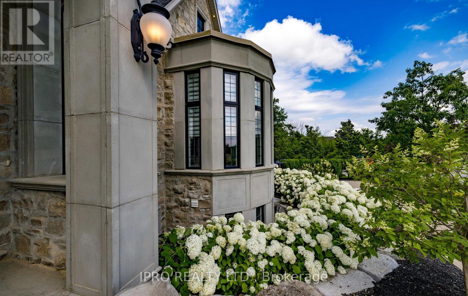 












45 - 11 LAMBETH LANE

,
Puslinch (Crieff/Aikensville/Killean),




Ontario
N0B2J0

