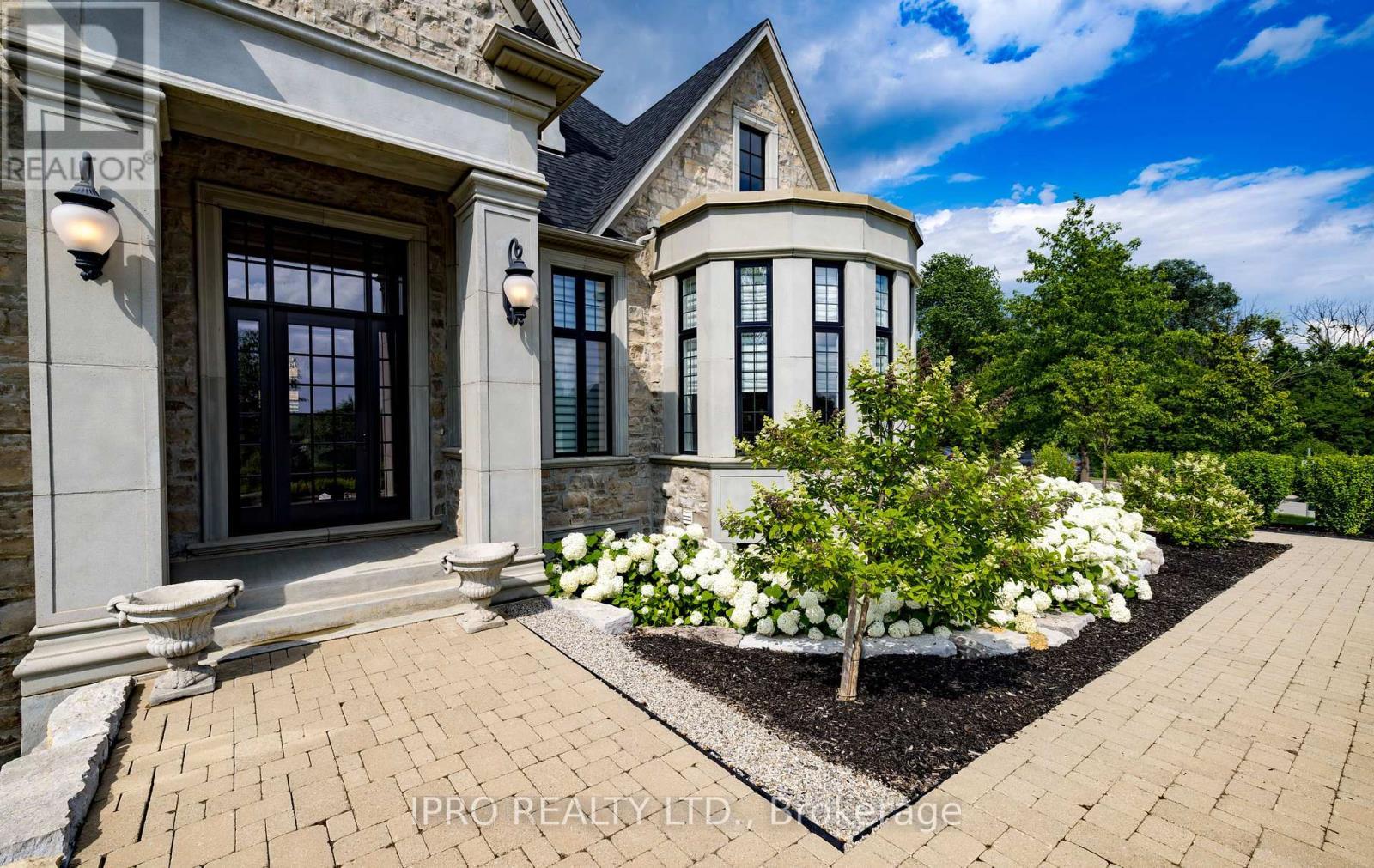 












45 - 11 LAMBETH LANE

,
Puslinch (Crieff/Aikensville/Killean),




Ontario
N0B2J0

