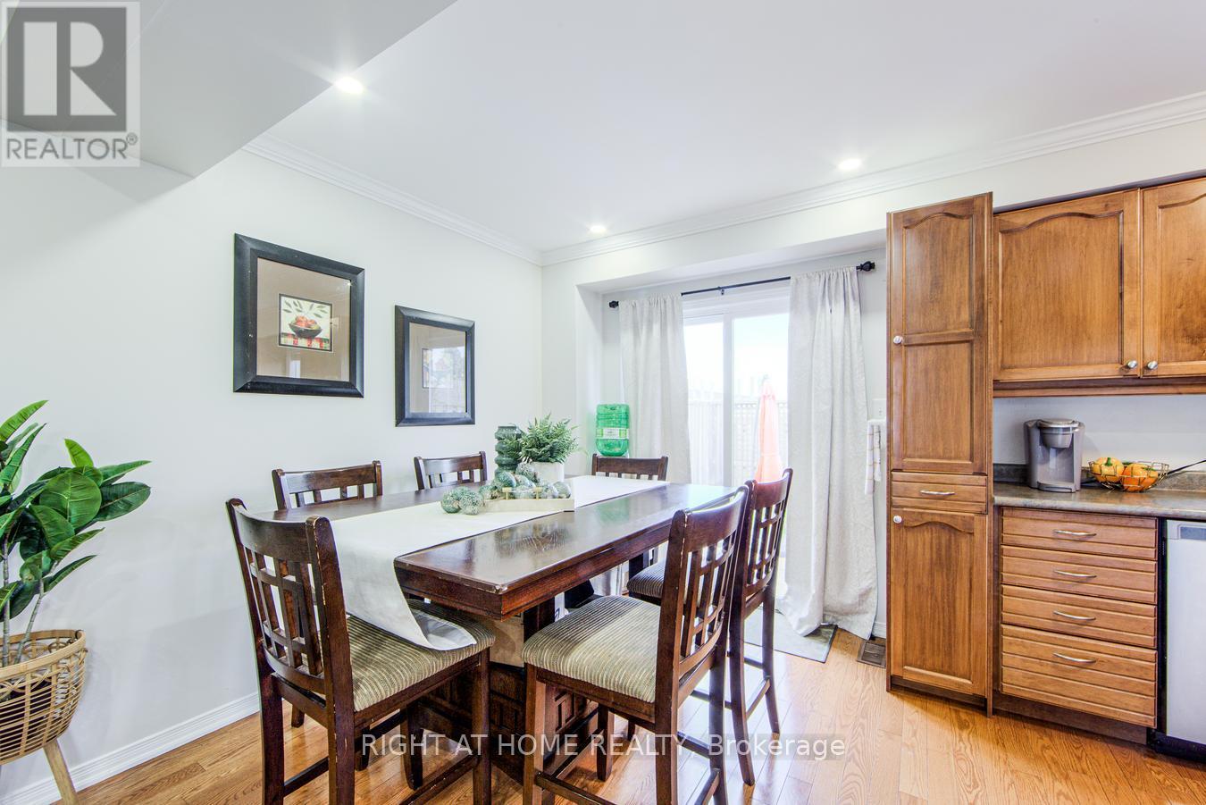 












27 - 7 SOUTHSIDE PLACE

,
Hamilton (Mountview),




Ontario
L9C7W6

