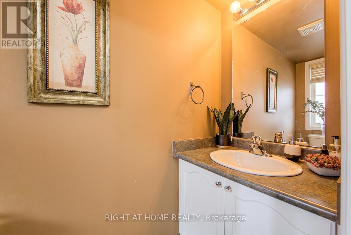 












27 - 7 SOUTHSIDE PLACE

,
Hamilton (Mountview),




Ontario
L9C7W6

