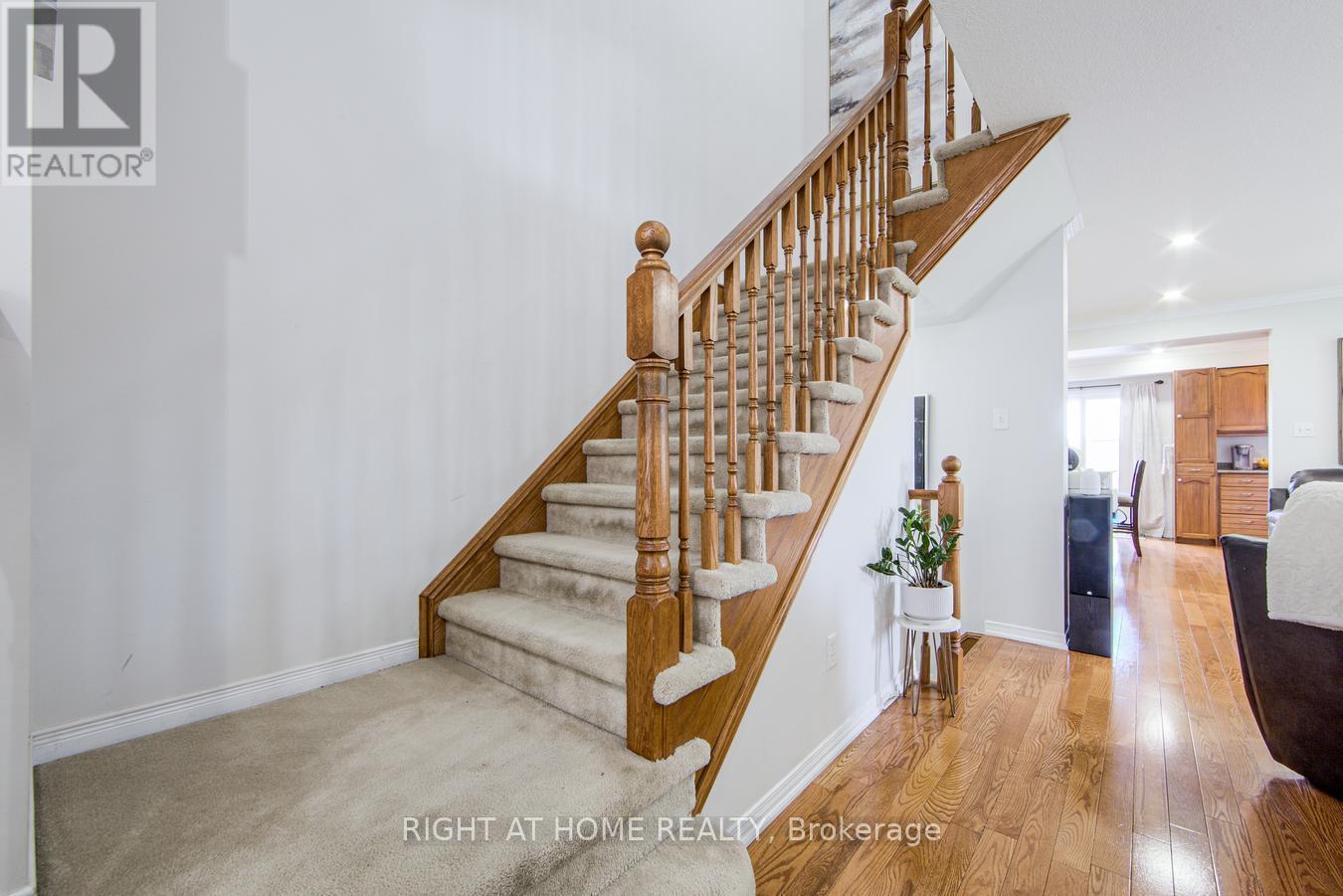 












27 - 7 SOUTHSIDE PLACE

,
Hamilton (Mountview),




Ontario
L9C7W6

