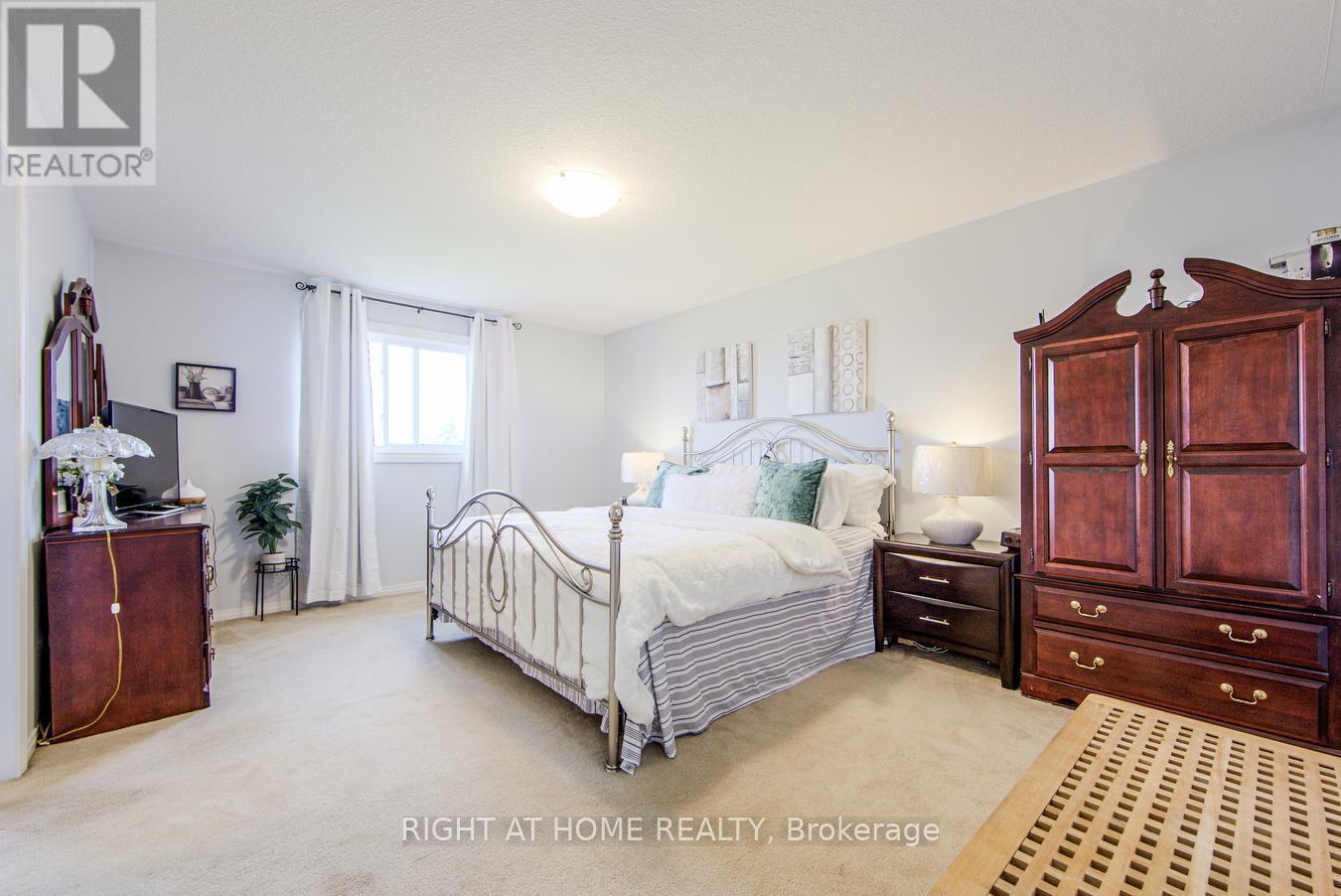 












27 - 7 SOUTHSIDE PLACE

,
Hamilton (Mountview),




Ontario
L9C7W6

