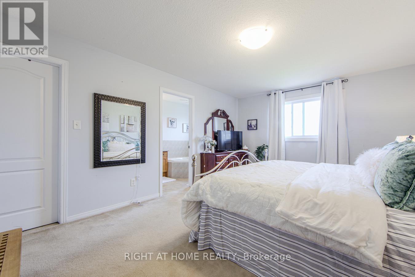 












27 - 7 SOUTHSIDE PLACE

,
Hamilton (Mountview),




Ontario
L9C7W6

