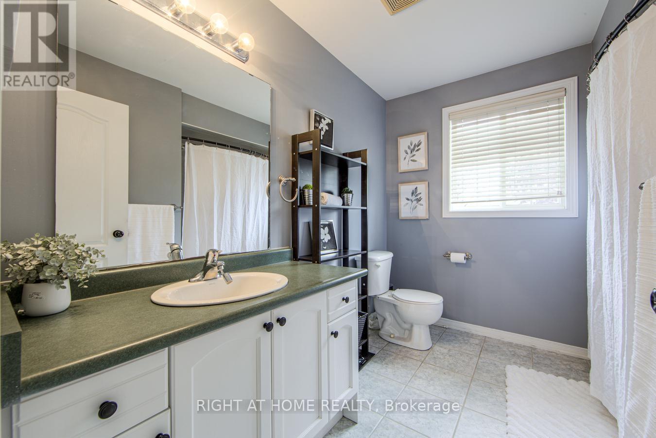 












27 - 7 SOUTHSIDE PLACE

,
Hamilton (Mountview),




Ontario
L9C7W6

