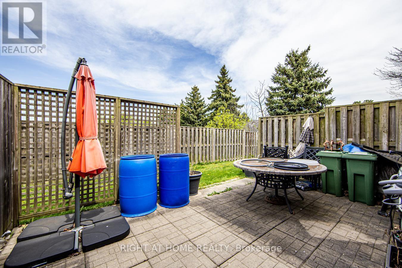 












27 - 7 SOUTHSIDE PLACE

,
Hamilton (Mountview),




Ontario
L9C7W6

