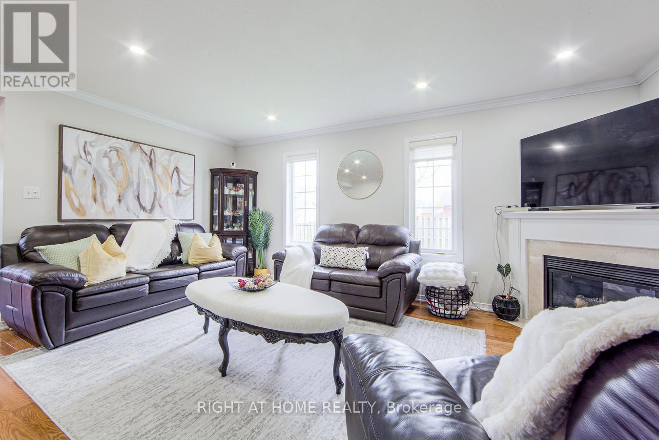 












27 - 7 SOUTHSIDE PLACE

,
Hamilton (Mountview),




Ontario
L9C7W6

