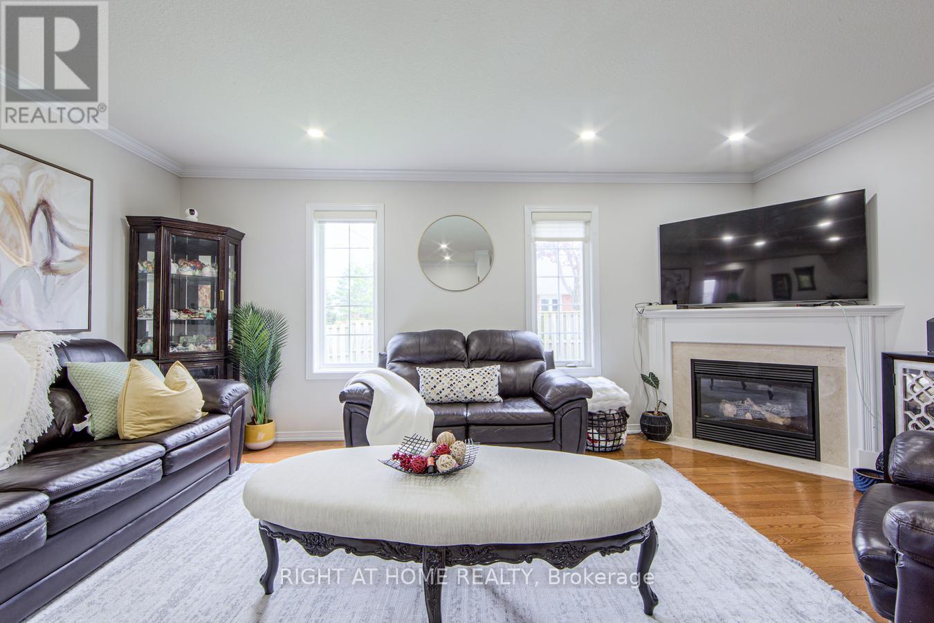 












27 - 7 SOUTHSIDE PLACE

,
Hamilton (Mountview),




Ontario
L9C7W6

