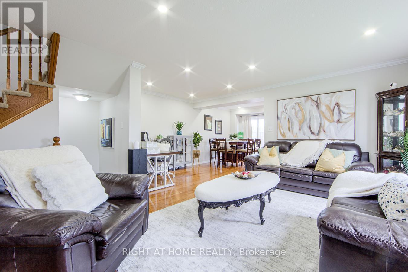












27 - 7 SOUTHSIDE PLACE

,
Hamilton (Mountview),




Ontario
L9C7W6

