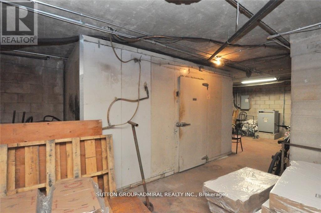 












104 CANNON STREET E

,
Hamilton (Beasley),




Ontario
L8L2A3

