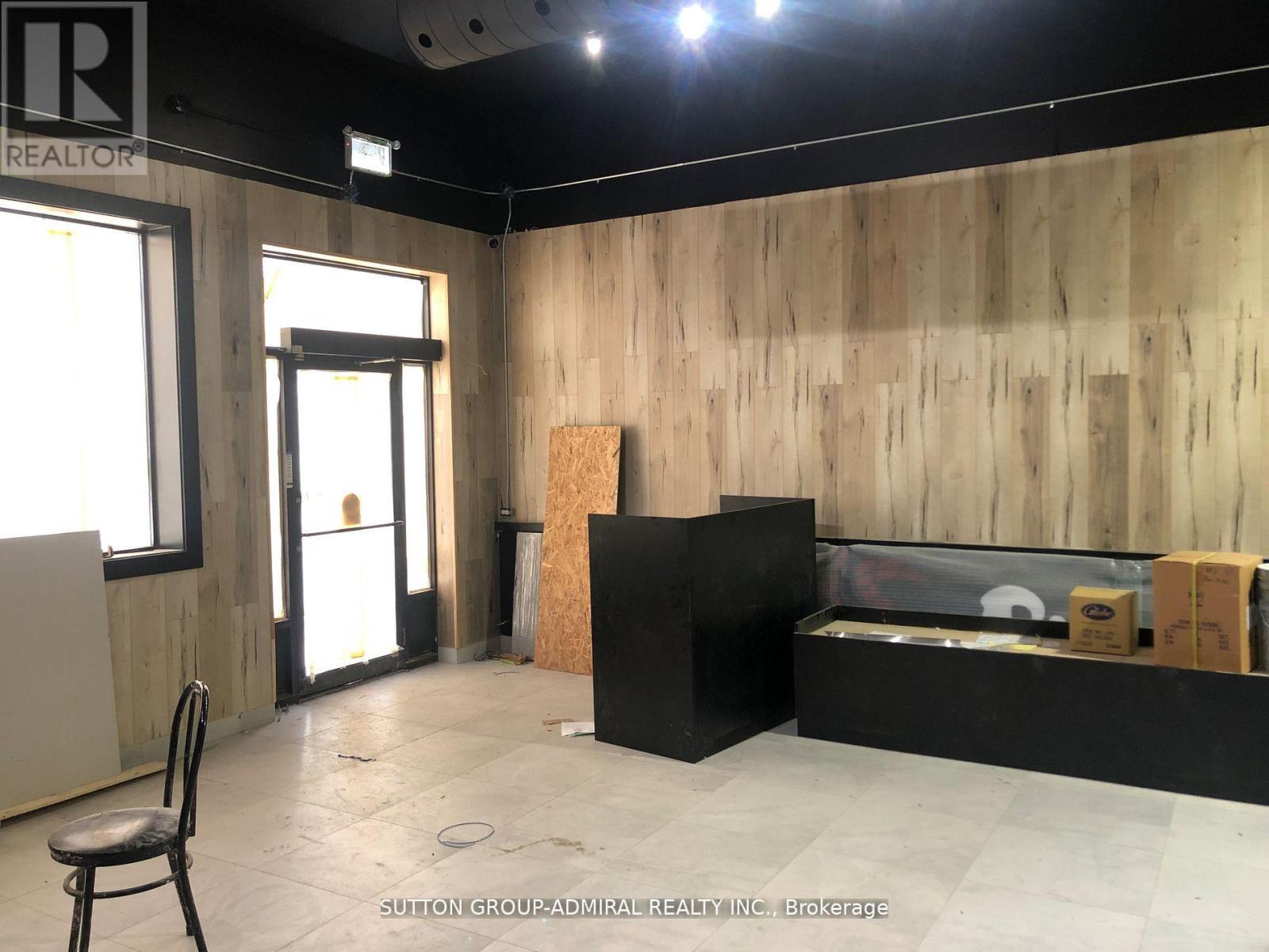 












104 CANNON STREET E

,
Hamilton (Beasley),




Ontario
L8L2A3

