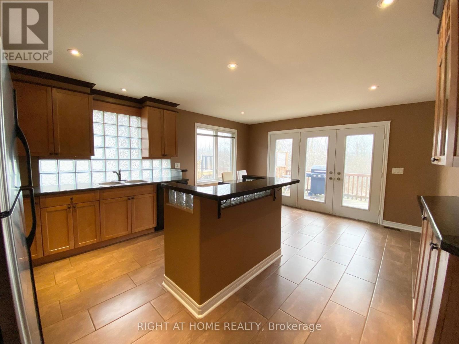 












3640 WEINBRENNER ROAD

,
Niagara Falls (Chippawa),




Ontario
L2G7Y4

