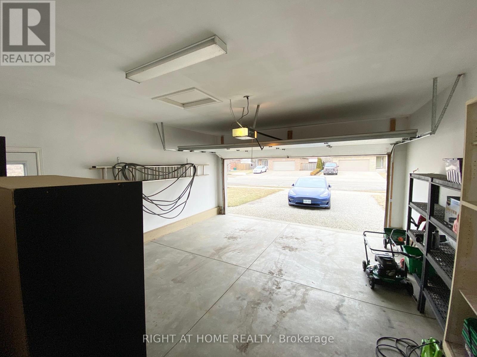












3640 WEINBRENNER ROAD

,
Niagara Falls (Chippawa),




Ontario
L2G7Y4


