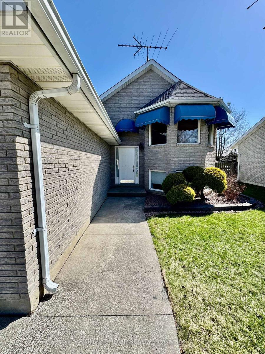 












2520 STRAWBERRY DRIVE

,
Tecumseh,




Ontario
N9K1C3

