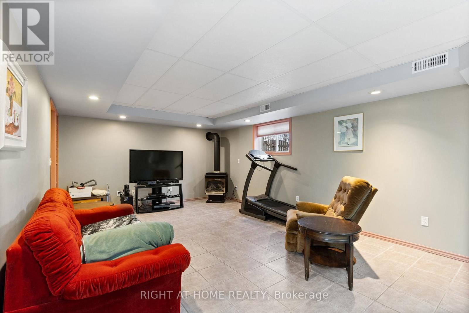 












2520 STRAWBERRY DRIVE

,
Tecumseh,




Ontario
N9K1C3

