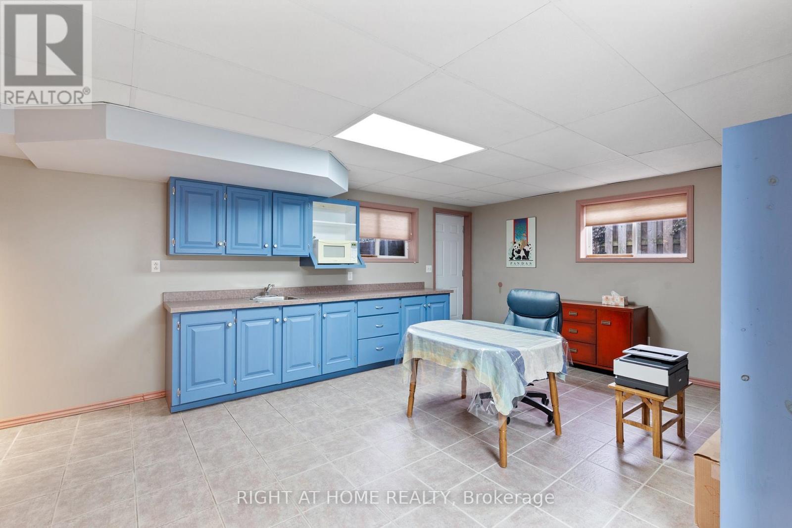 












2520 STRAWBERRY DRIVE

,
Tecumseh,




Ontario
N9K1C3

