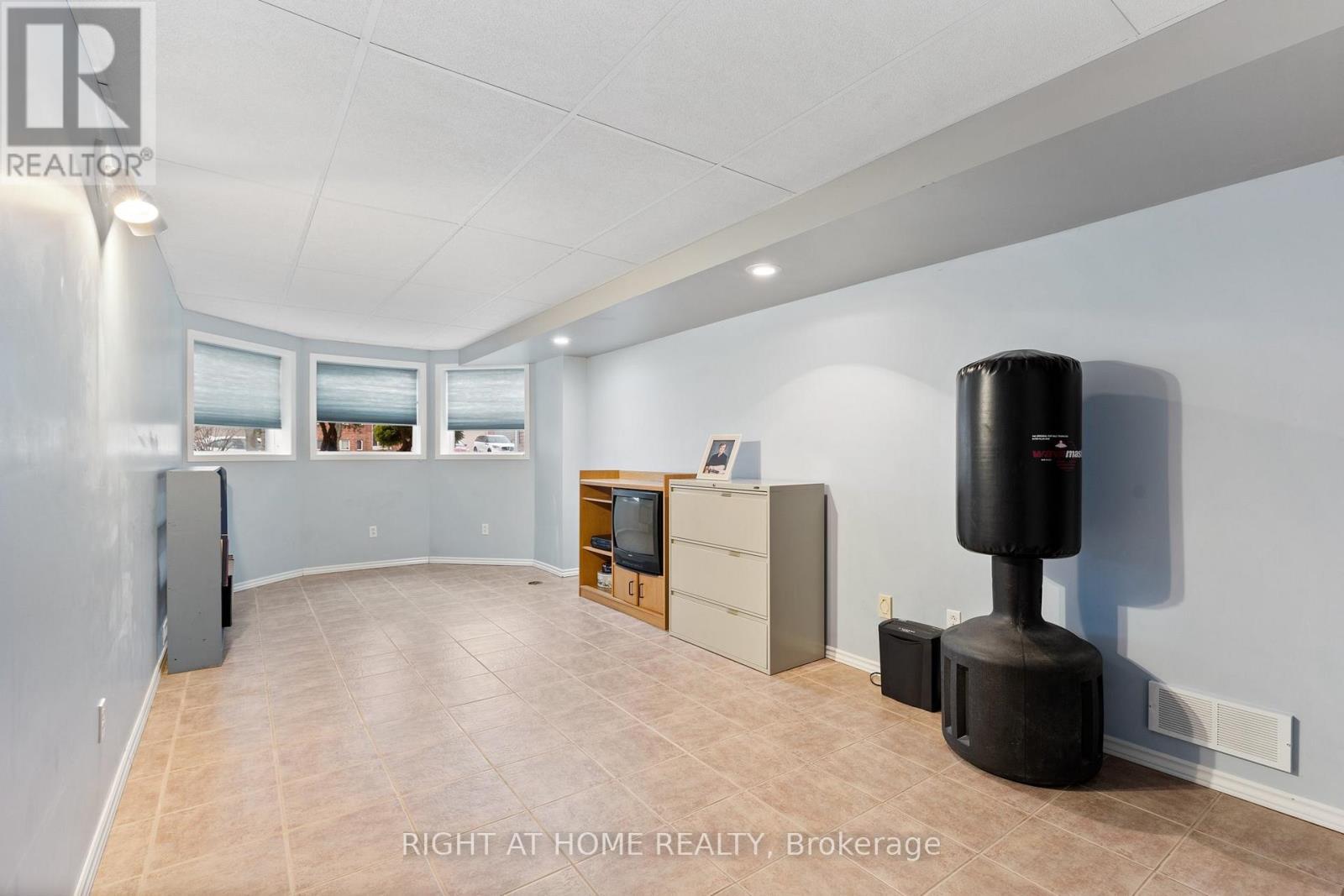 












2520 STRAWBERRY DRIVE

,
Tecumseh,




Ontario
N9K1C3

