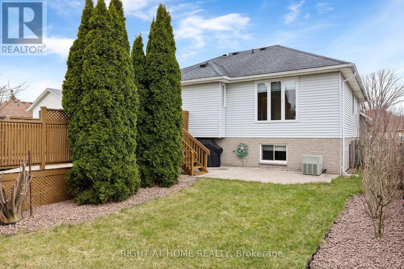 












2520 STRAWBERRY DRIVE

,
Tecumseh,




Ontario
N9K1C3

