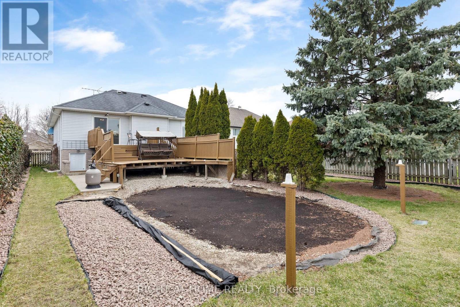 












2520 STRAWBERRY DRIVE

,
Tecumseh,




Ontario
N9K1C3

