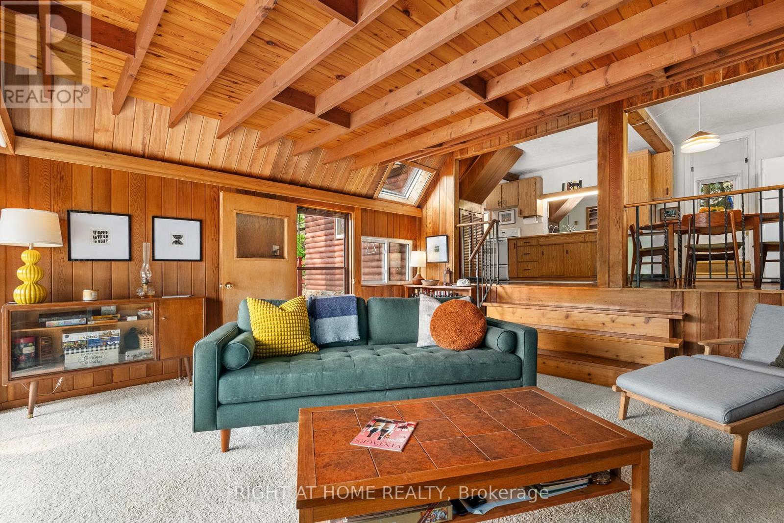 












1178 TOMINGAS ROAD

,
Gravenhurst (Muskoka (S)),




Ontario
P0E1G0

