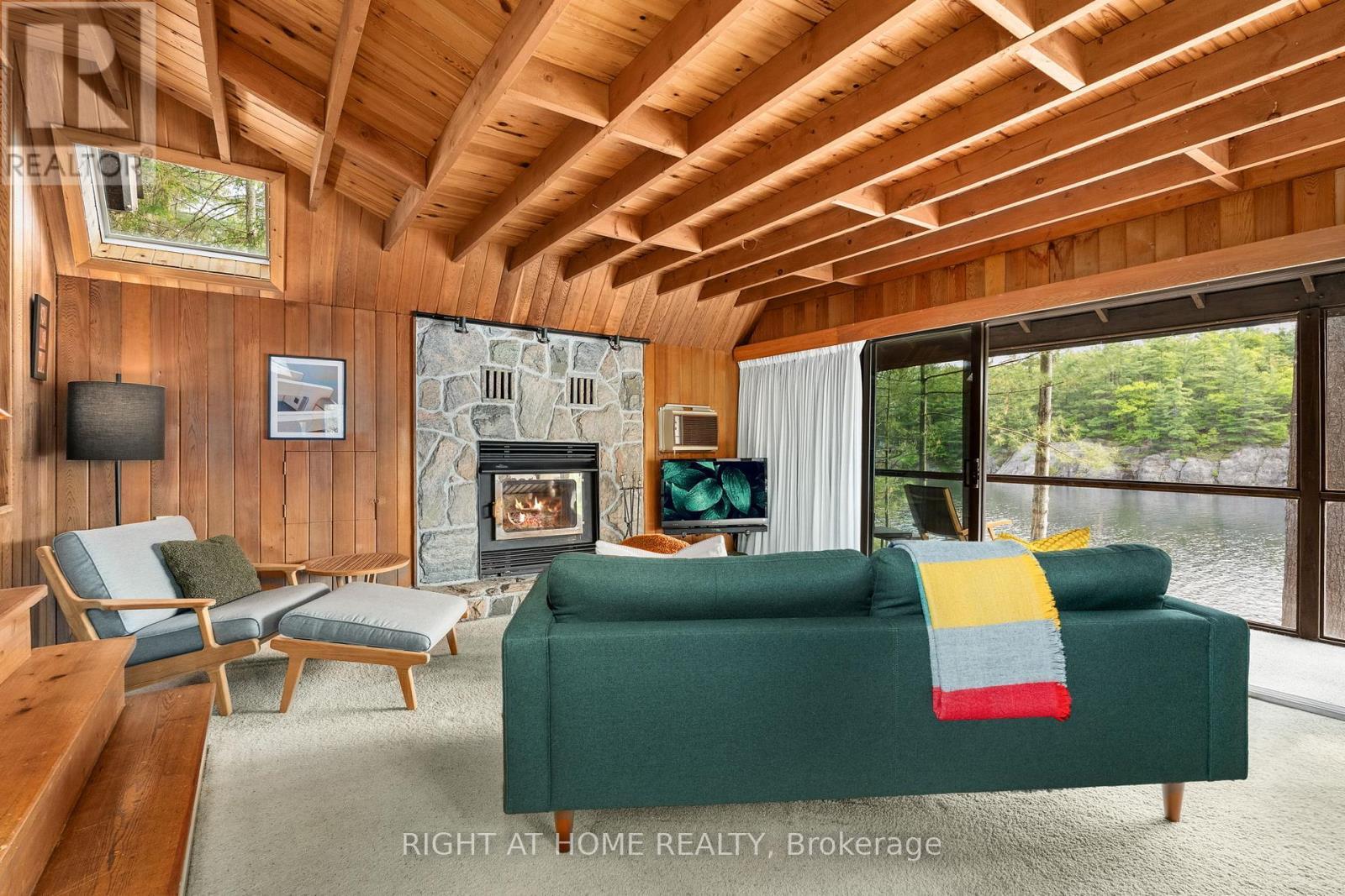 












1178 TOMINGAS ROAD

,
Gravenhurst (Muskoka (S)),




Ontario
P0E1G0


