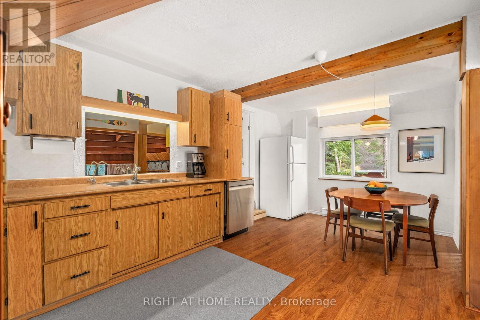 












1178 TOMINGAS ROAD

,
Gravenhurst (Muskoka (S)),




Ontario
P0E1G0

