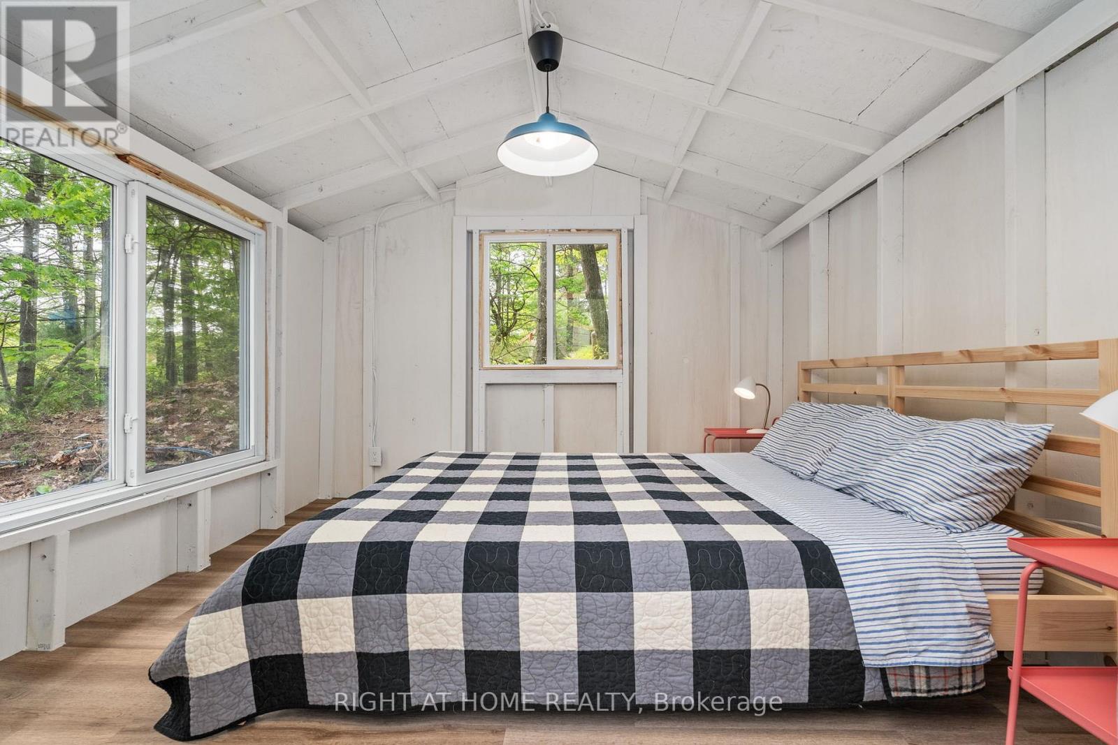 












1178 TOMINGAS ROAD

,
Gravenhurst (Muskoka (S)),




Ontario
P0E1G0

