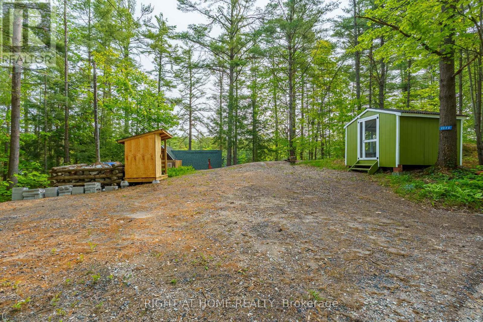 












1178 TOMINGAS ROAD

,
Gravenhurst (Muskoka (S)),




Ontario
P0E1G0

