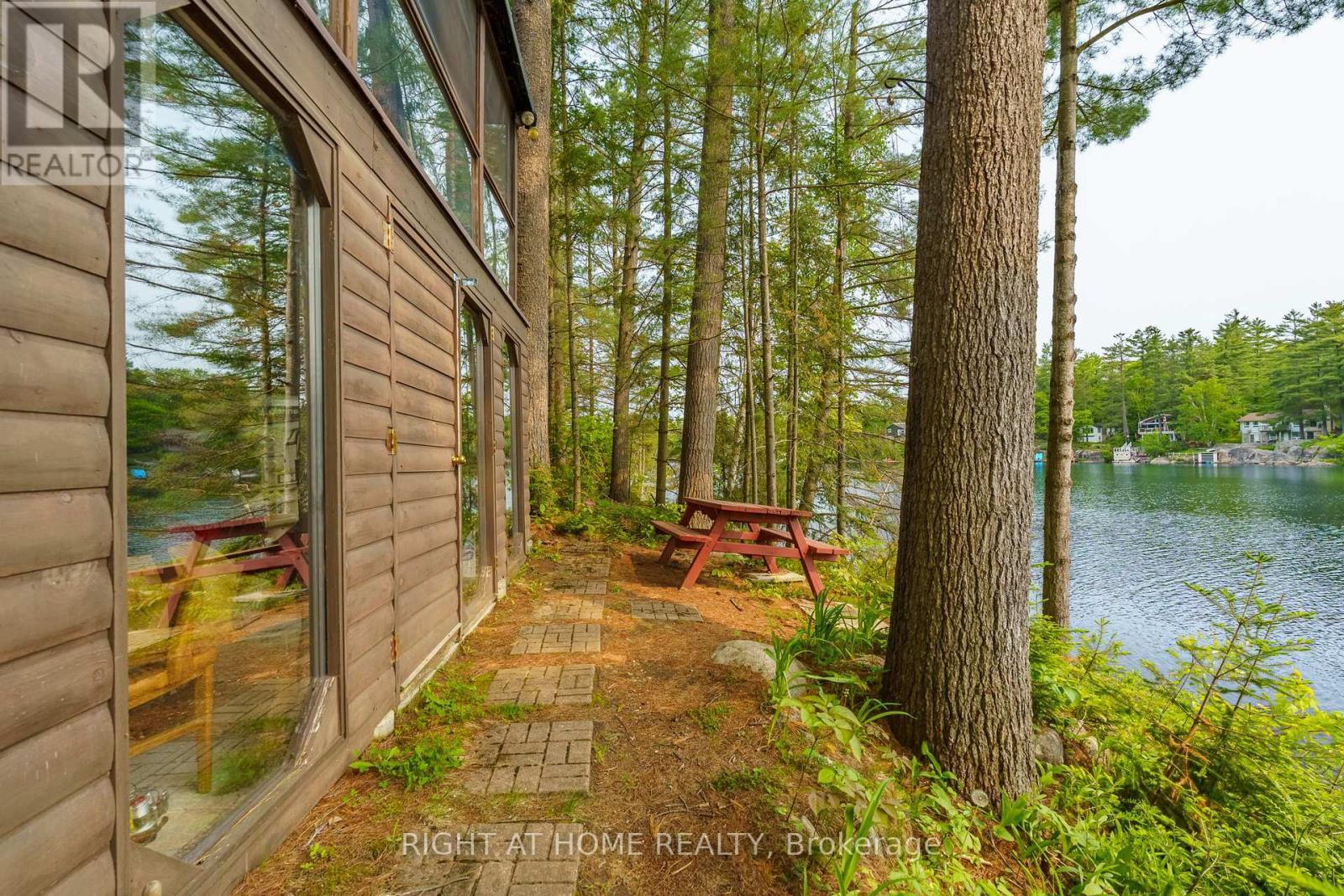 












1178 TOMINGAS ROAD

,
Gravenhurst (Muskoka (S)),




Ontario
P0E1G0

