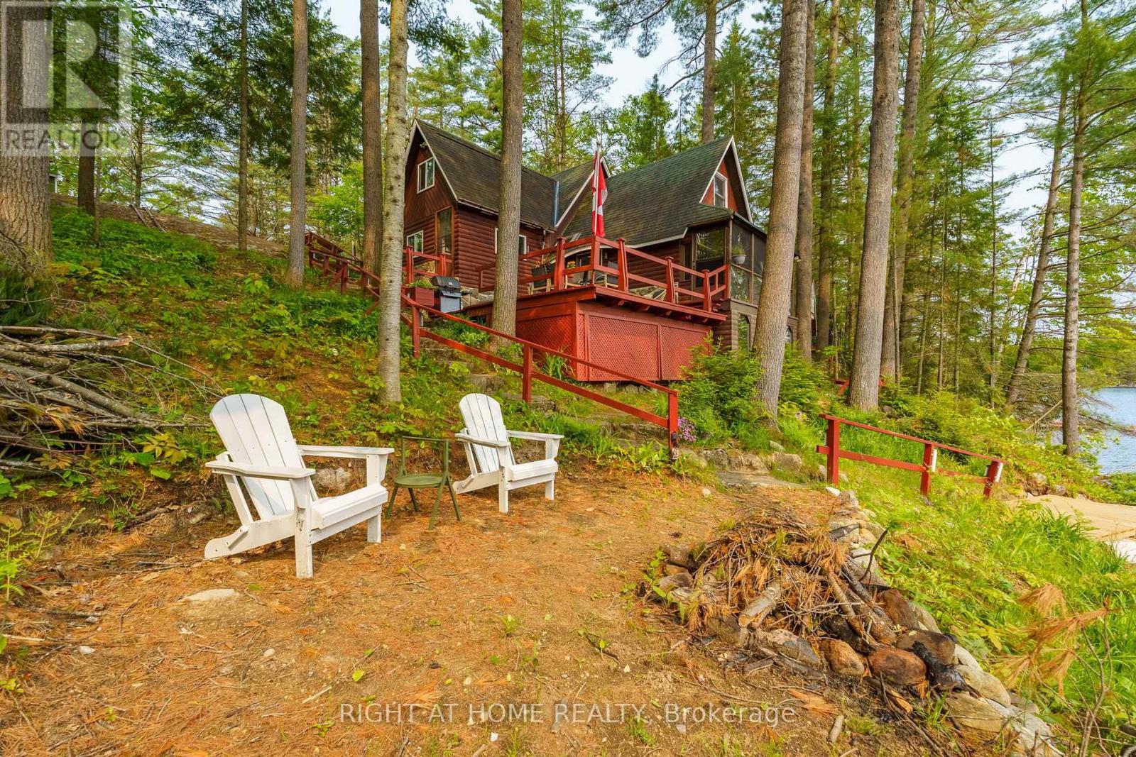 












1178 TOMINGAS ROAD

,
Gravenhurst (Muskoka (S)),




Ontario
P0E1G0

