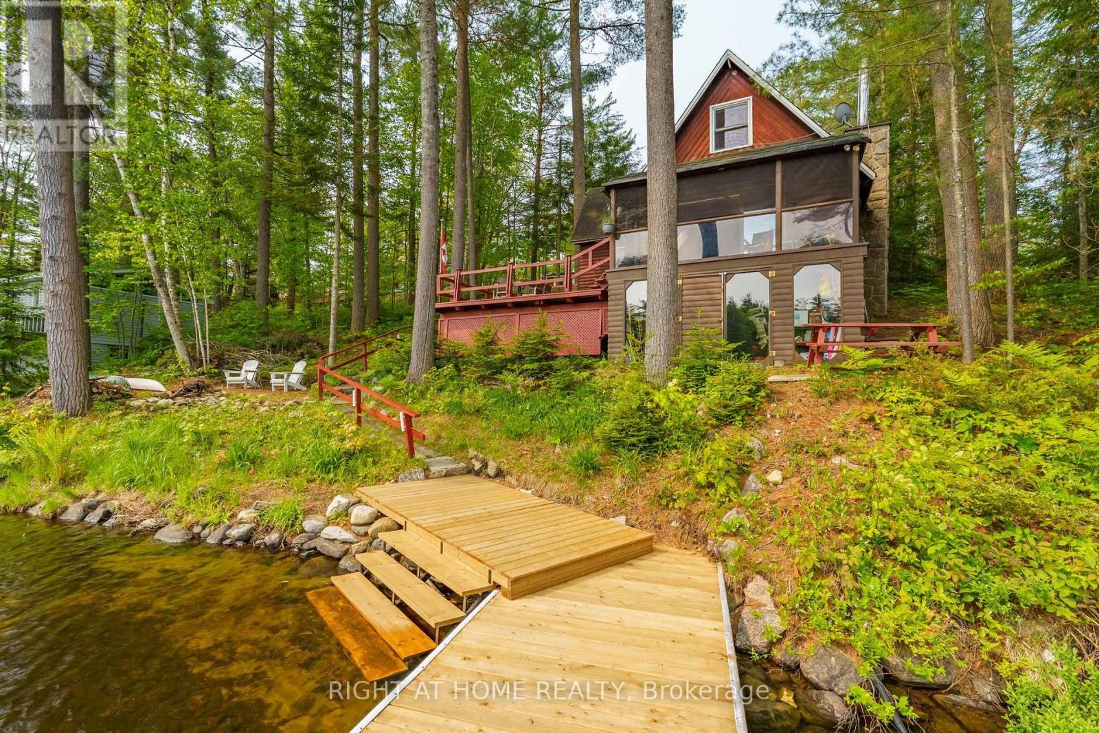 












1178 TOMINGAS ROAD

,
Gravenhurst (Muskoka (S)),




Ontario
P0E1G0

