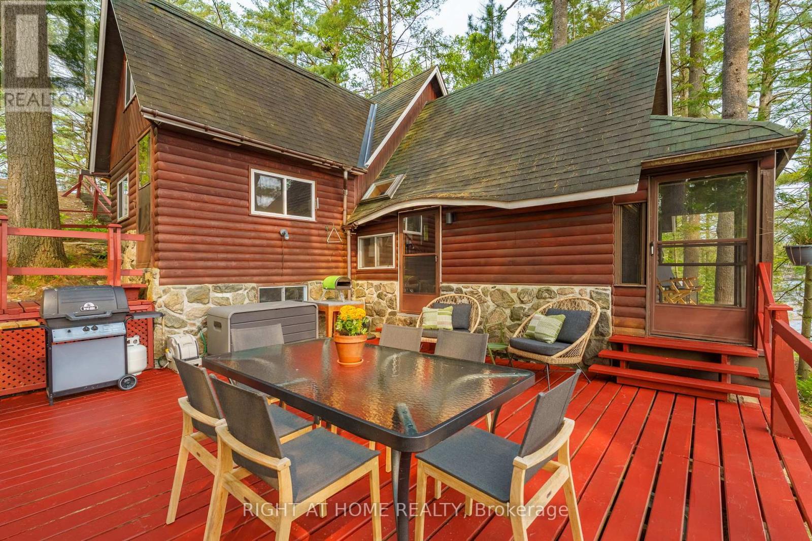 












1178 TOMINGAS ROAD

,
Gravenhurst (Muskoka (S)),




Ontario
P0E1G0


